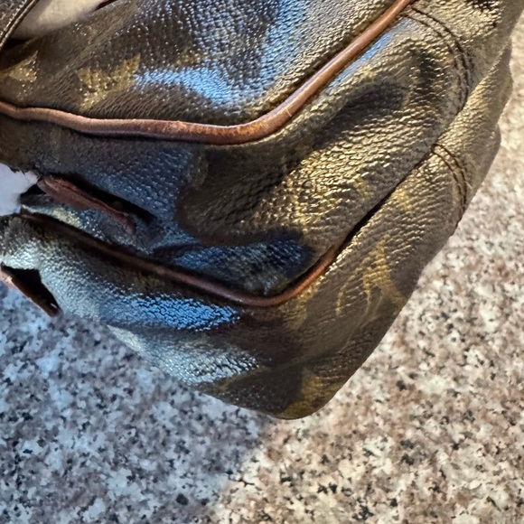 Louis Vuitton
LV Monogram Amazone
Crossbody bag - Picture 9 of 17